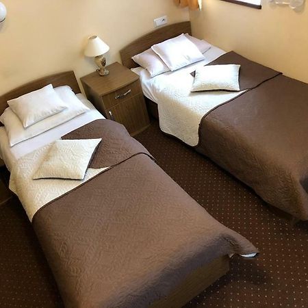 Hotel Restauracja Podzamcze ชเตชชิน ภายนอก รูปภาพ