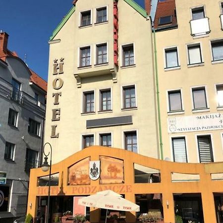 Hotel Restauracja Podzamcze ชเตชชิน ภายนอก รูปภาพ