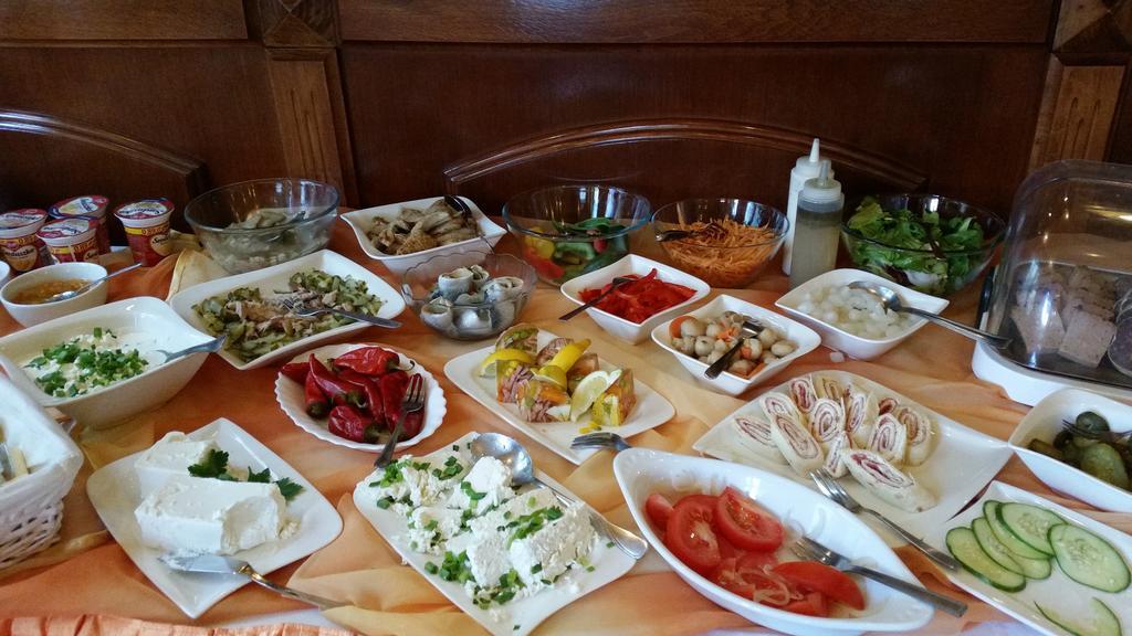 Hotel Restauracja Podzamcze ชเตชชิน ภายนอก รูปภาพ