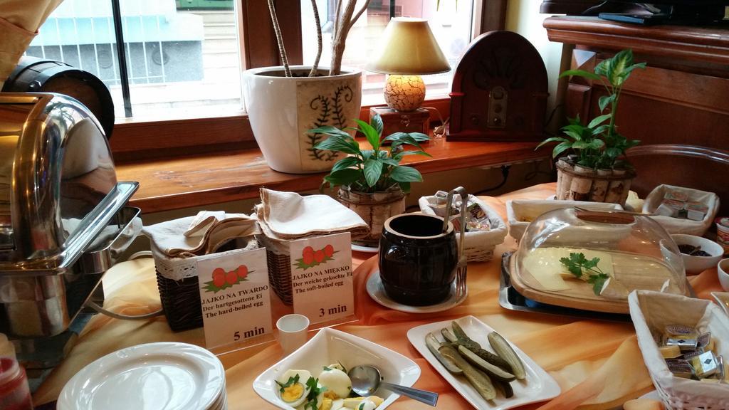 Hotel Restauracja Podzamcze ชเตชชิน ภายนอก รูปภาพ