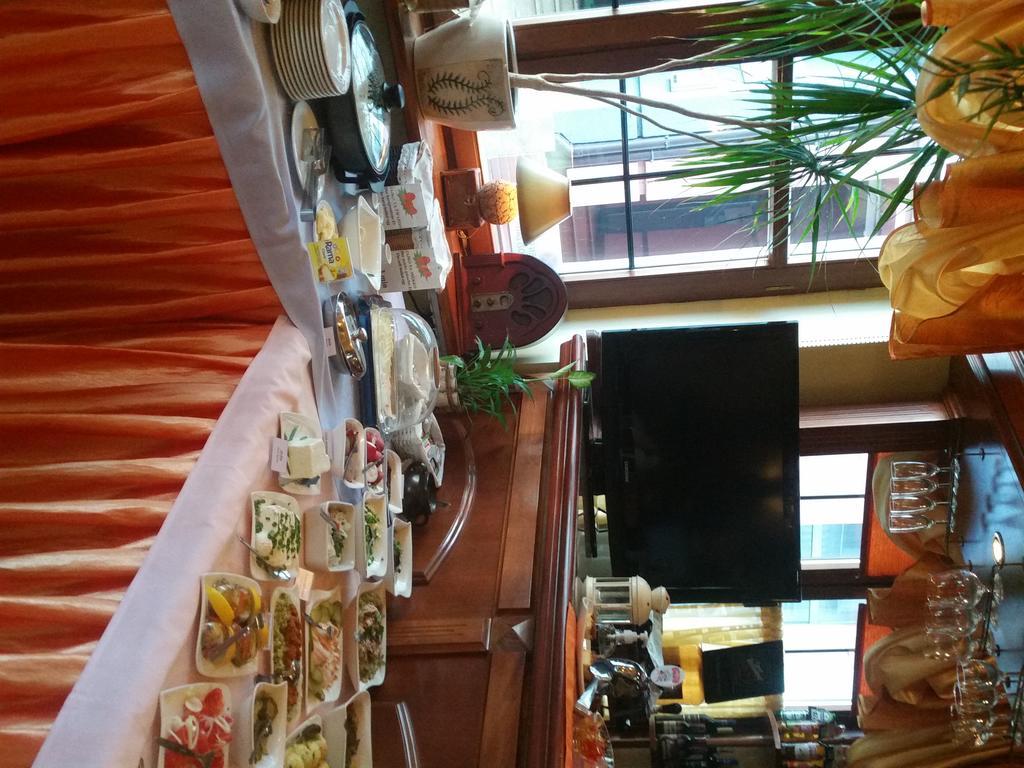 Hotel Restauracja Podzamcze ชเตชชิน ภายนอก รูปภาพ