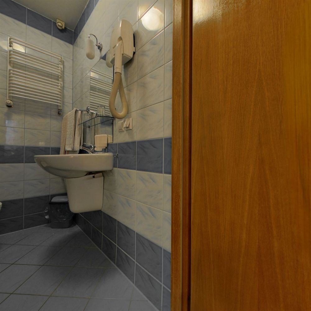 Hotel Restauracja Podzamcze ชเตชชิน ภายนอก รูปภาพ