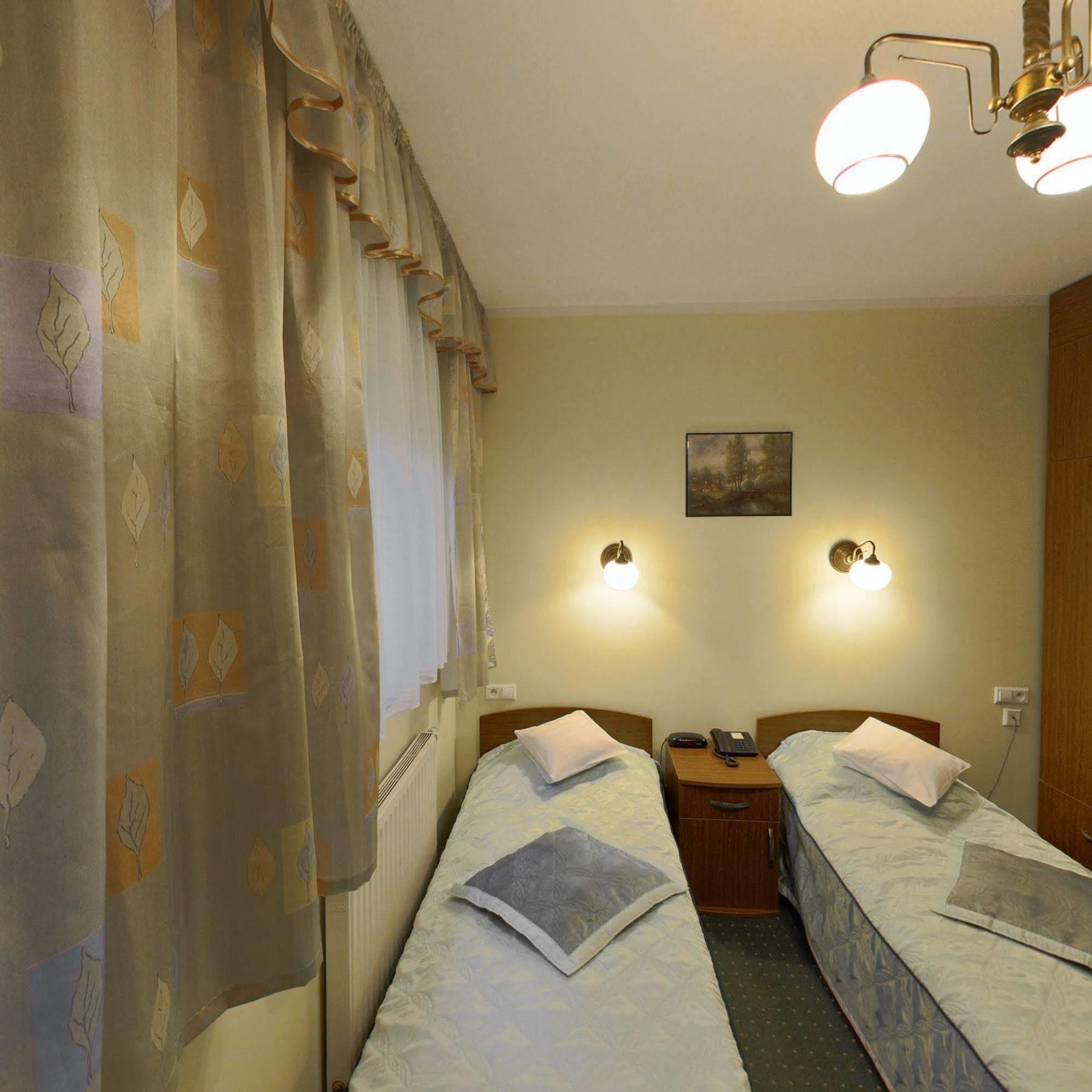 Hotel Restauracja Podzamcze ชเตชชิน ภายนอก รูปภาพ