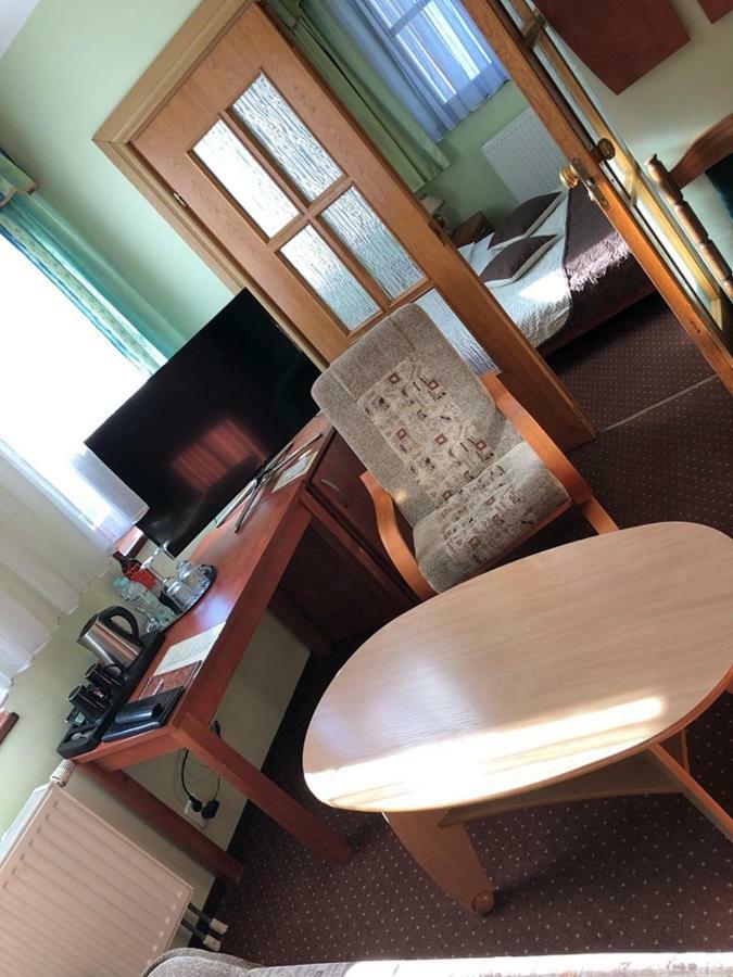 Hotel Restauracja Podzamcze ชเตชชิน ภายนอก รูปภาพ