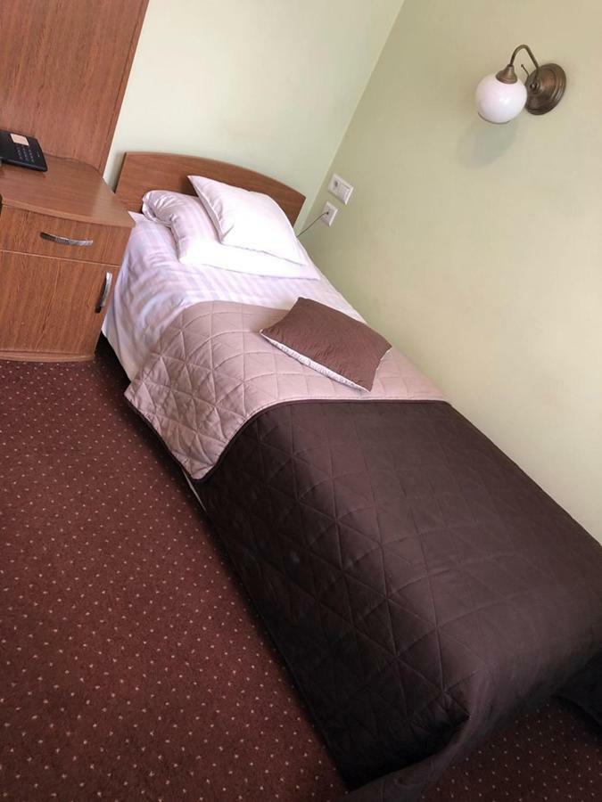 Hotel Restauracja Podzamcze ชเตชชิน ภายนอก รูปภาพ