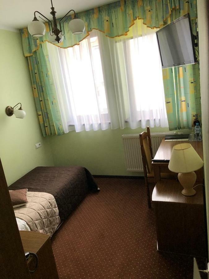 Hotel Restauracja Podzamcze ชเตชชิน ภายนอก รูปภาพ