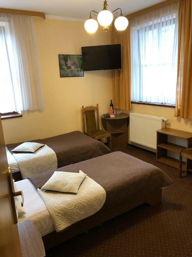 Hotel Restauracja Podzamcze ชเตชชิน ภายนอก รูปภาพ