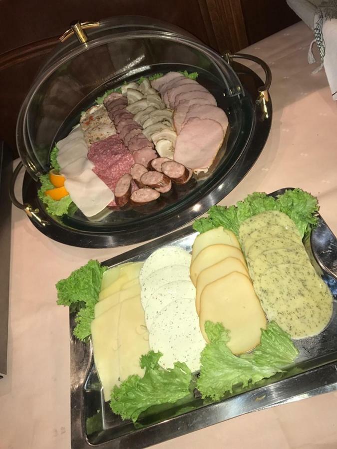 Hotel Restauracja Podzamcze ชเตชชิน ภายนอก รูปภาพ