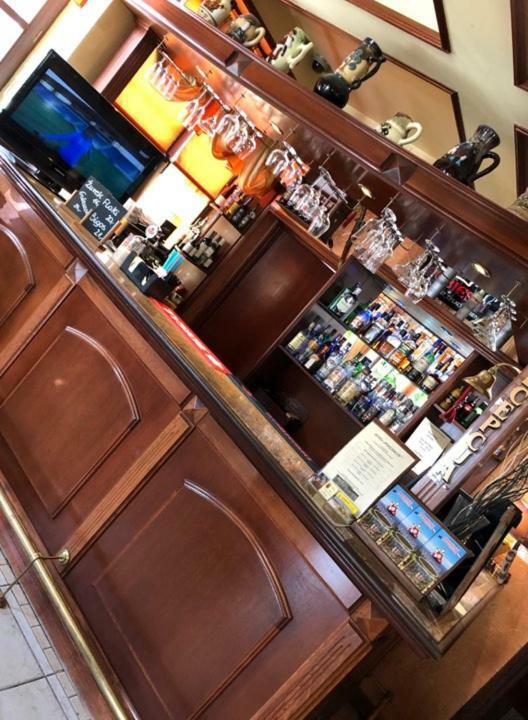 Hotel Restauracja Podzamcze ชเตชชิน ภายนอก รูปภาพ